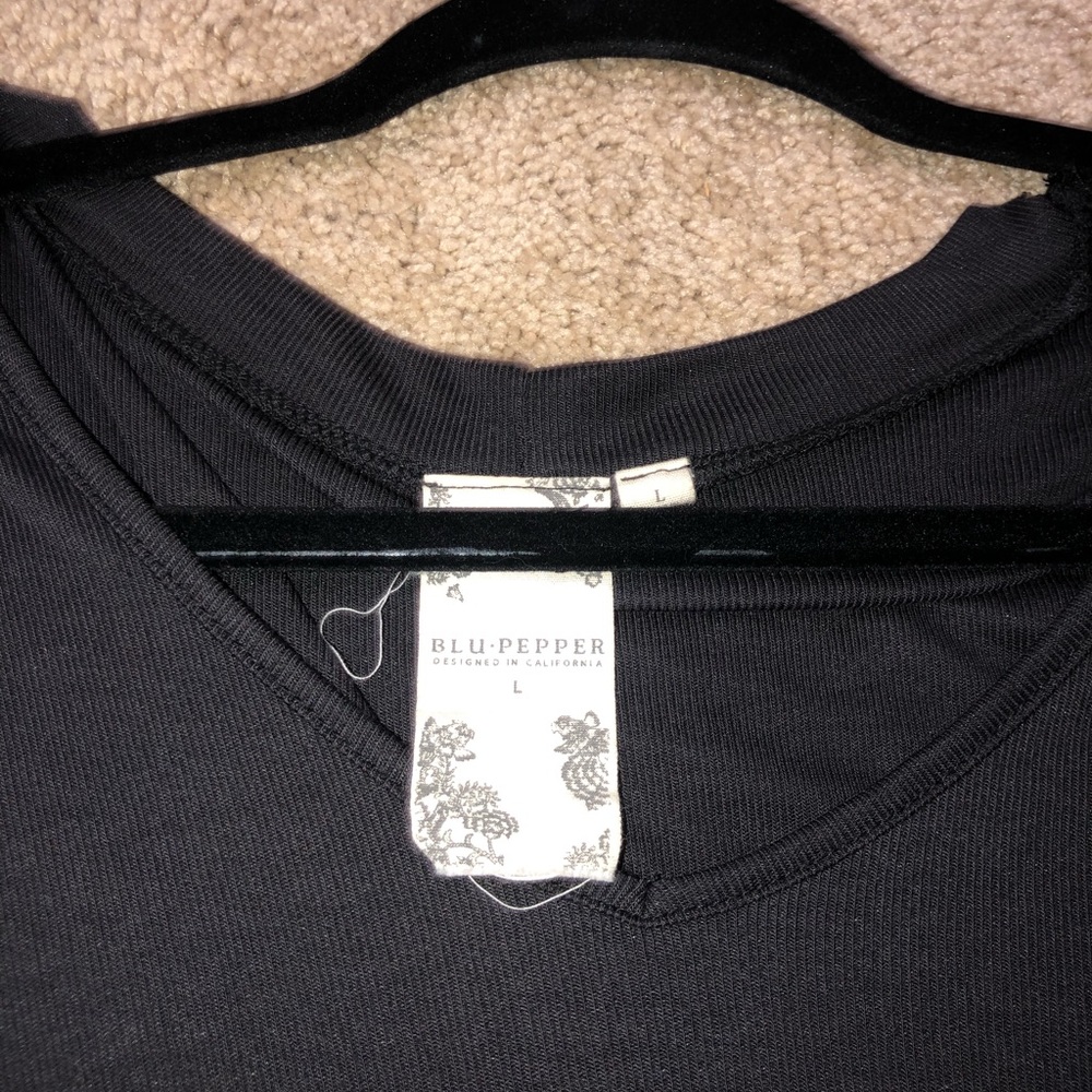 A flared long sleeve.
